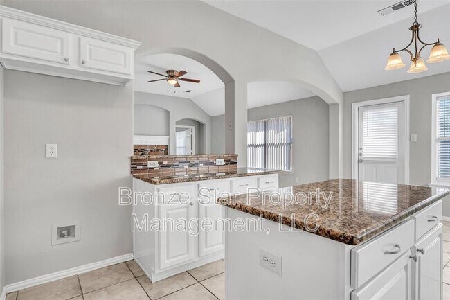 Building Photo - 2827 Rosewood Blvd