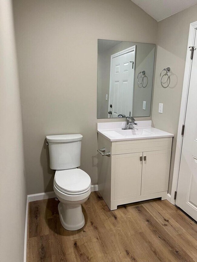 Building Photo - Beautifully Updated 4 Bed 2.5 Bath House!