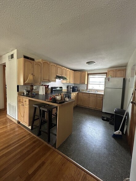 Primary Photo - 777 Lagrange St
