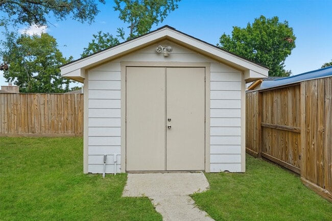 Building Photo - 18602 Lippizaner Dr