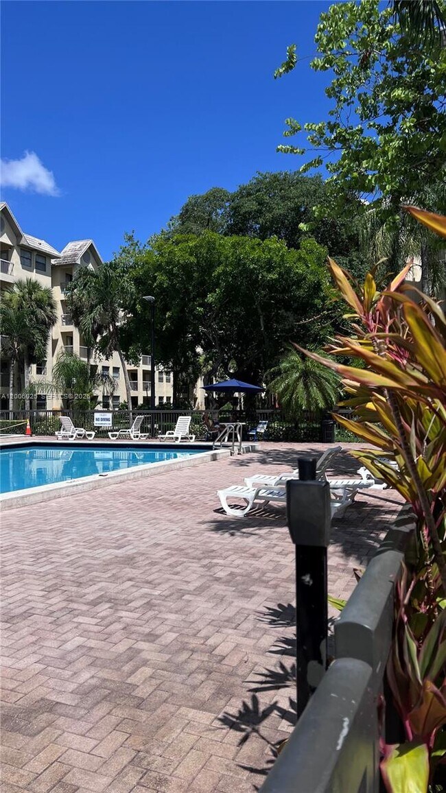 Building Photo - 8290 Lake Dr