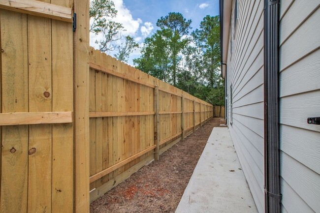 Building Photo - 5705 Breland St