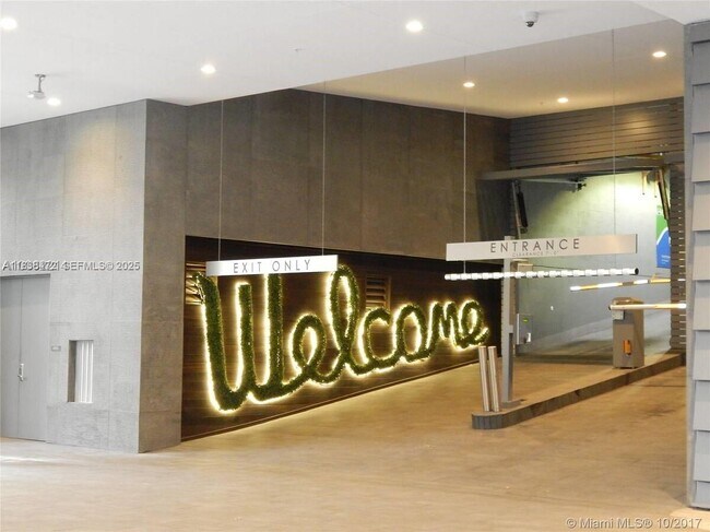 Building Photo - 1080 Brickell Ave