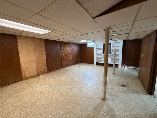 Building Photo - 221 River Rd