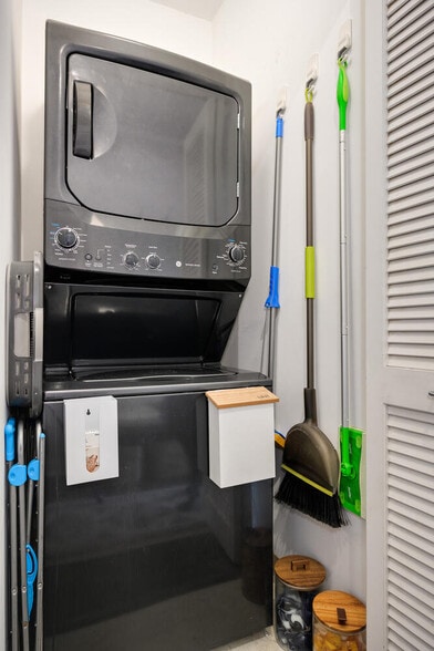 Building Photo - 200 N Jefferson St