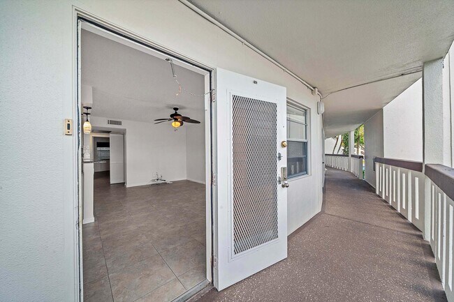 Building Photo - 2049 Hythe A