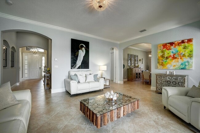 Building Photo - 8980 Lakeview Pl