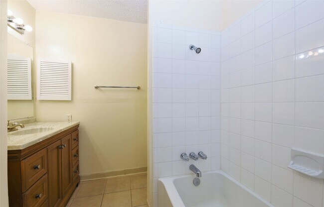 Building Photo - 2115 E Weldon Dr
