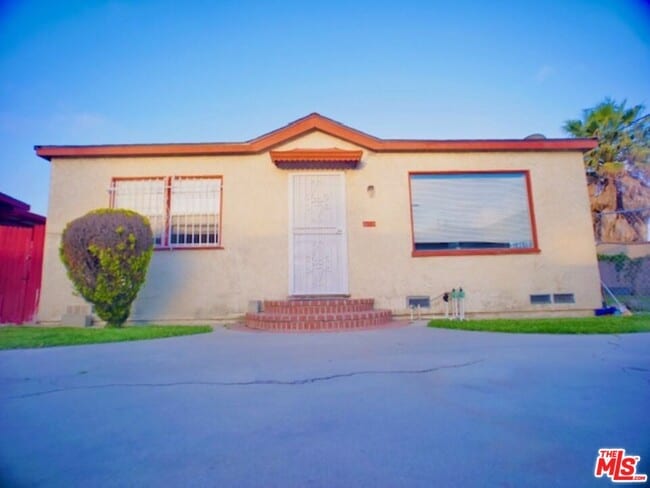 Building Photo - 3726 W 112th St