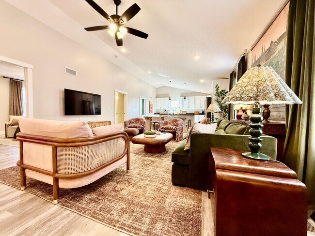 Building Photo - 5 Bed 3 Bath Home With Hot Tub In West Chester, OH