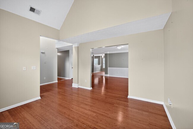 Building Photo - 245 Vaness Dr