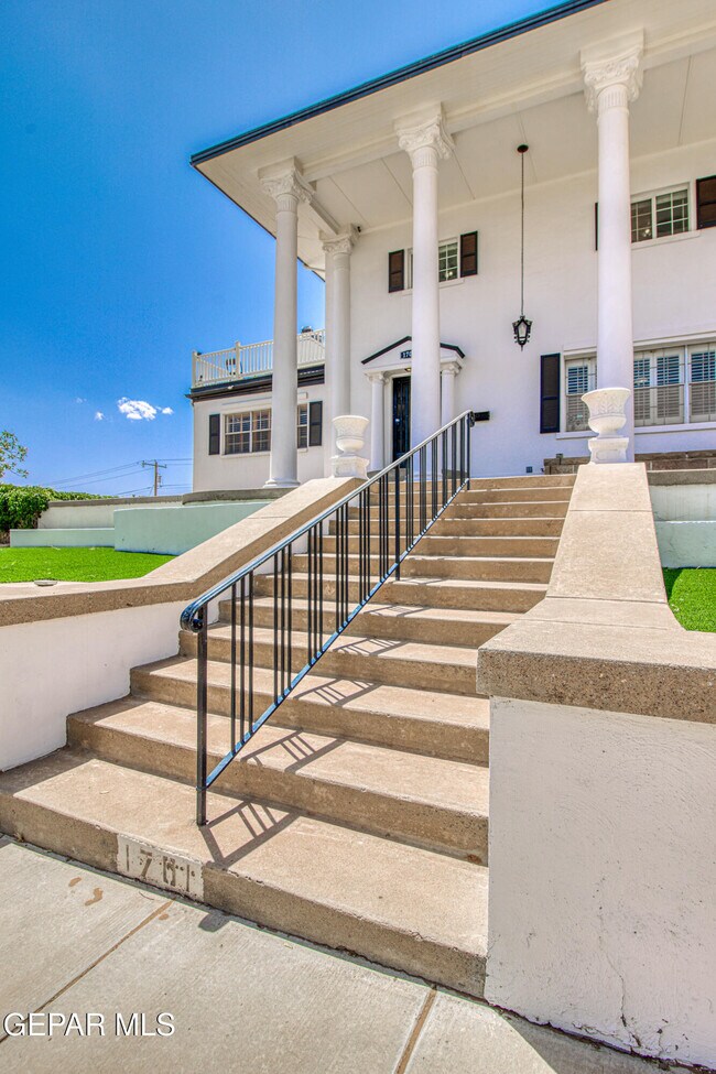 Building Photo - 1701 Elm St