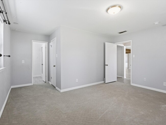 Building Photo - 8432 Glenann Dr