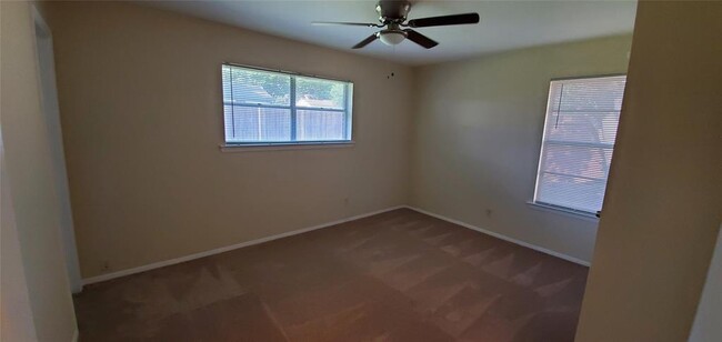 Building Photo - 616 Cambridge Dr