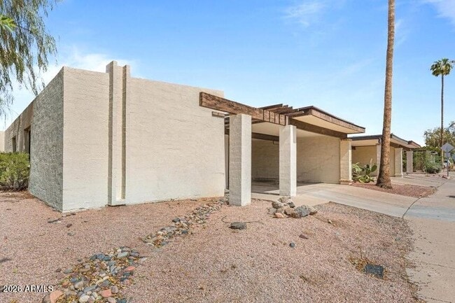 Building Photo - 1702 E Gaylon Dr