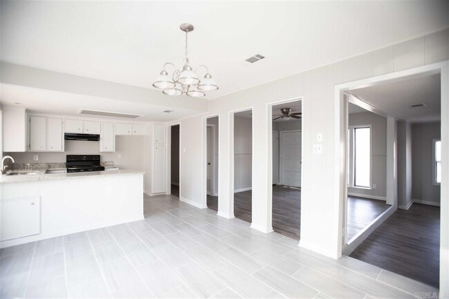 Building Photo - 304 Timberline Dr