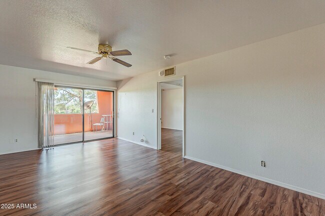 Building Photo - 4303 E Cactus Rd