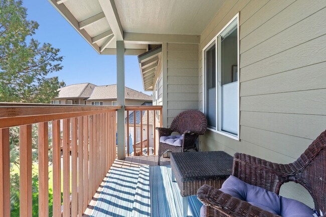 Building Photo - 1084 Golden Pheasant Dr