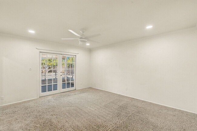 Building Photo - Beautiful 3 bed, 2 bath w/ bonus Room, loc...