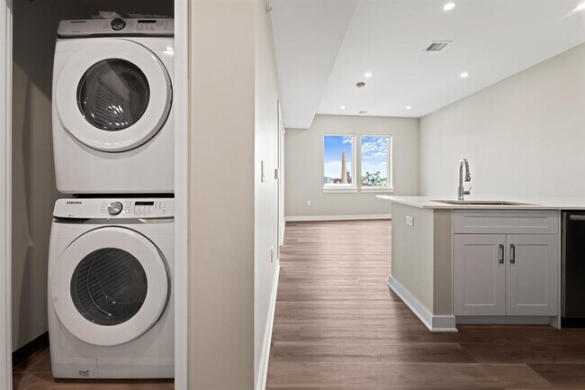 Building Photo - 475 Communipaw Ave