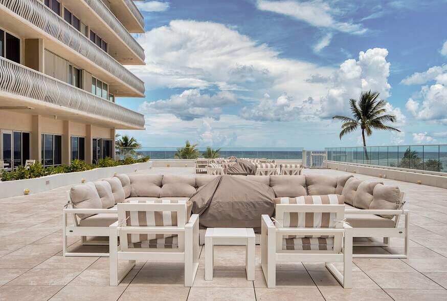 Building Photo - 4020 Galt Ocean Dr