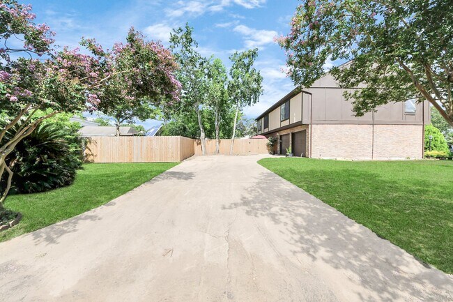 Building Photo - 19503 Mission Mill Ln