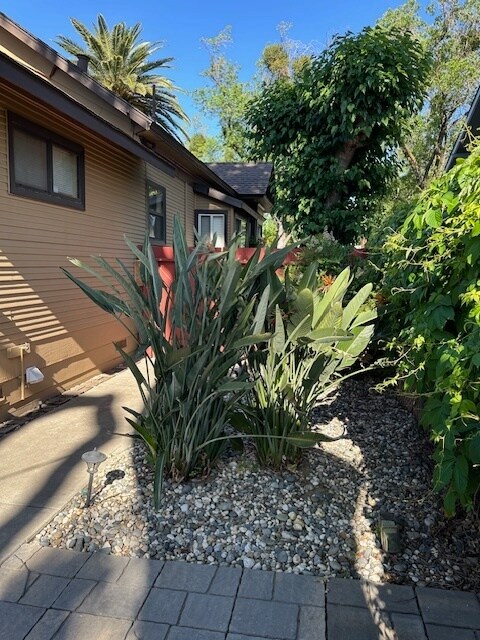 Building Photo - Modesto 3 Bedroom 2 Bathroom Home.
