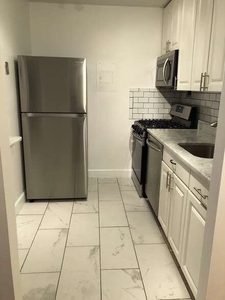 Kitchen studio #116 - 1301 20th St NW