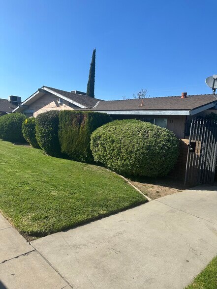 Building Photo - 33 W Santa Ana Ave