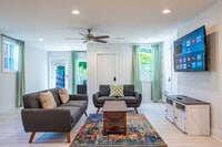 Building Photo - 2617 Caladium Dr NE