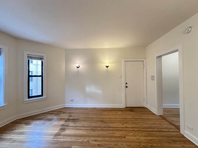 Building Photo - 4039.5 N Ashland Ave