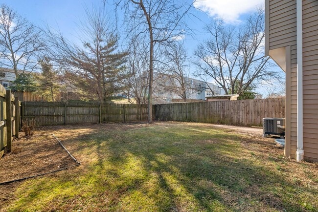 Building Photo - 152 Fairfield Dr