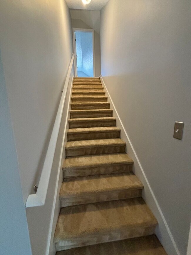 Building Photo - 2026 Lake Forest Dr