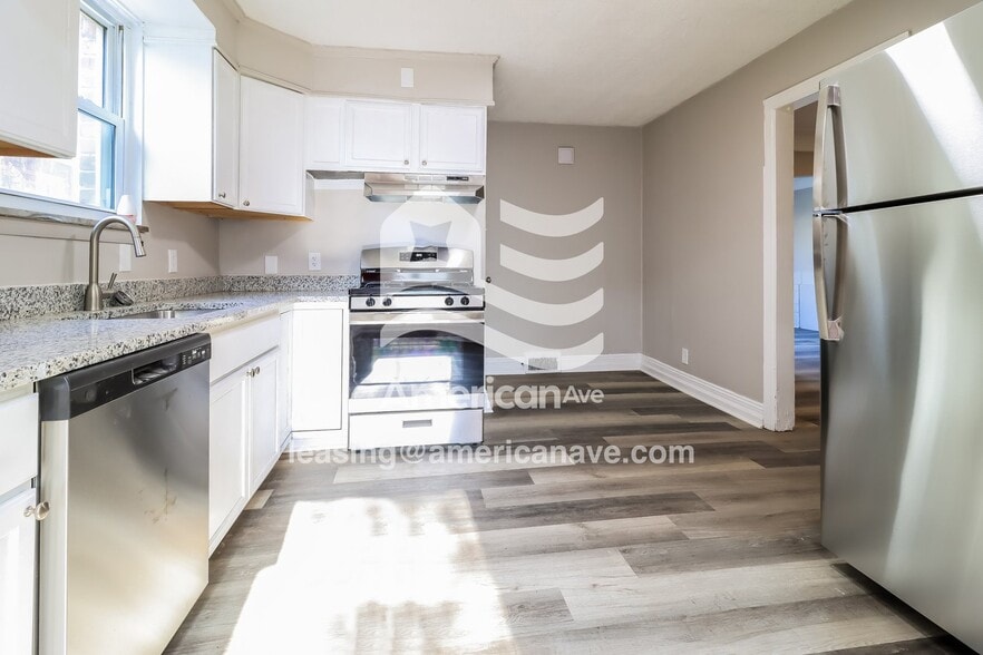 Building Photo - 14350 Rutherford St