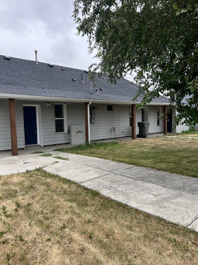 Building Photo - 211 E Main St