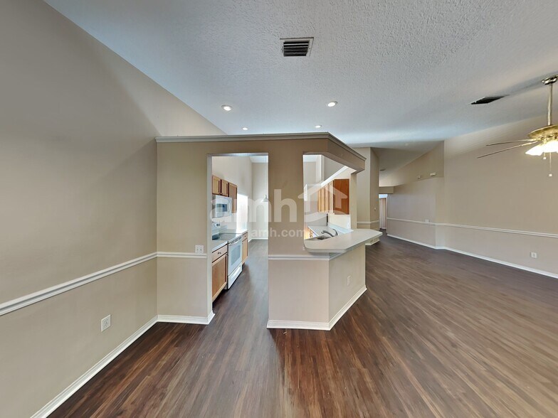 Building Photo - 10524 Walker Vista Dr