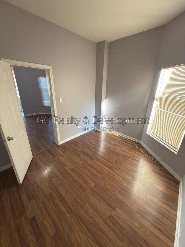 Building Photo - 6620 S Drexel Ave