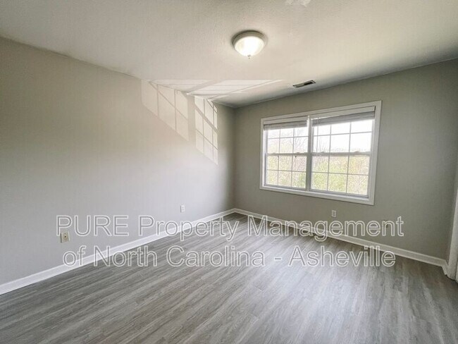 Building Photo - 143 Carrion Ln