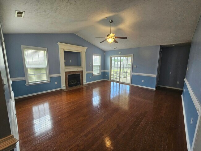 Building Photo - 389 Ivywood Ln