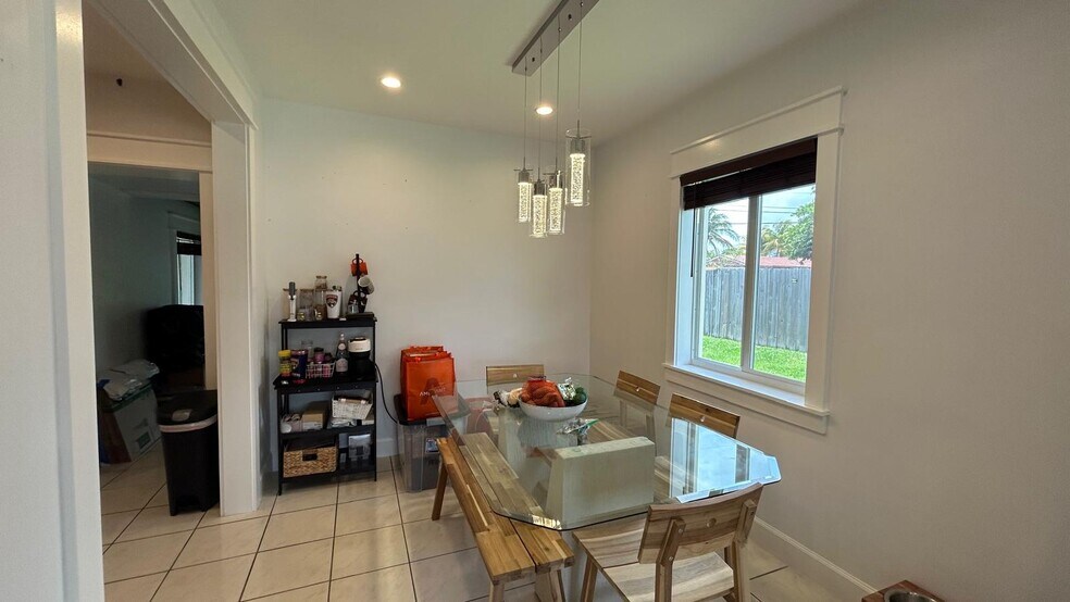 Building Photo - 6790 SW 18th St