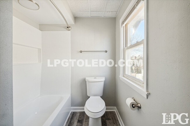 Building Photo - 4117 Thornton Ave