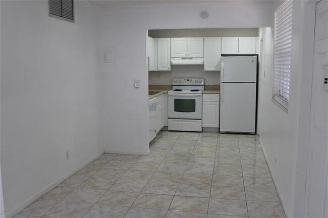 Building Photo - 1720 Funston St