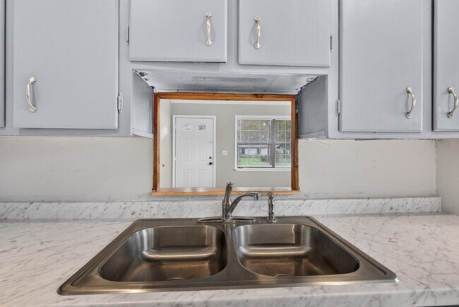 Building Photo - 255 Woodside Dr