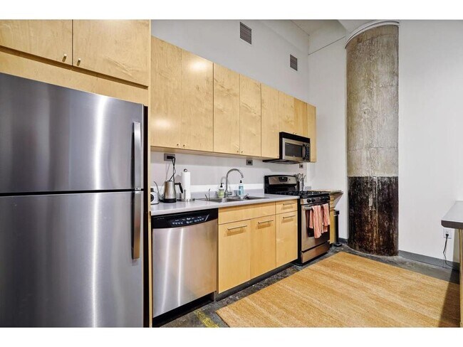 Building Photo - 700 N Washington Ave