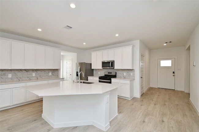 Building Photo - 30330 Reagans Rnch Dr