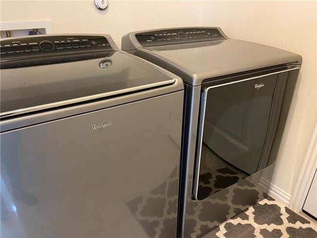 Building Photo - 21320 Hines Ln