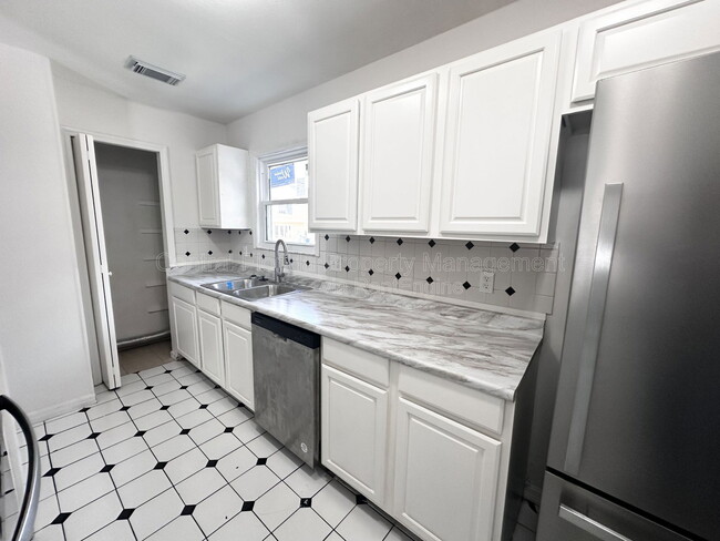 Building Photo - 501 Yellowwood Ct