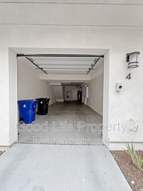 Building Photo - 820 Makani St