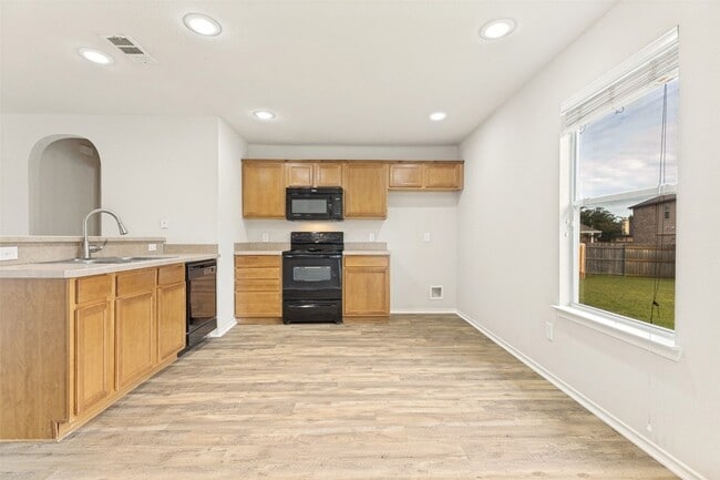 Building Photo - 556 Winbridge Ln