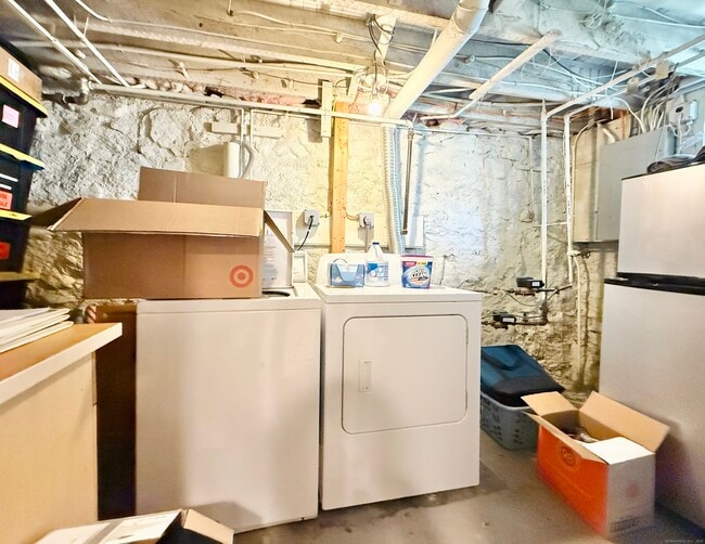 Building Photo - 3 Park Ln